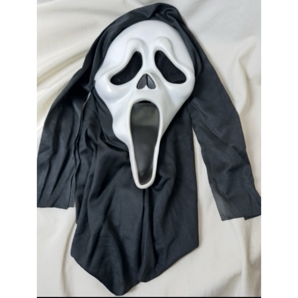 2014 Scream Ghostface Mask 9206WM Easter Unlimited Fun World Halloween Hood